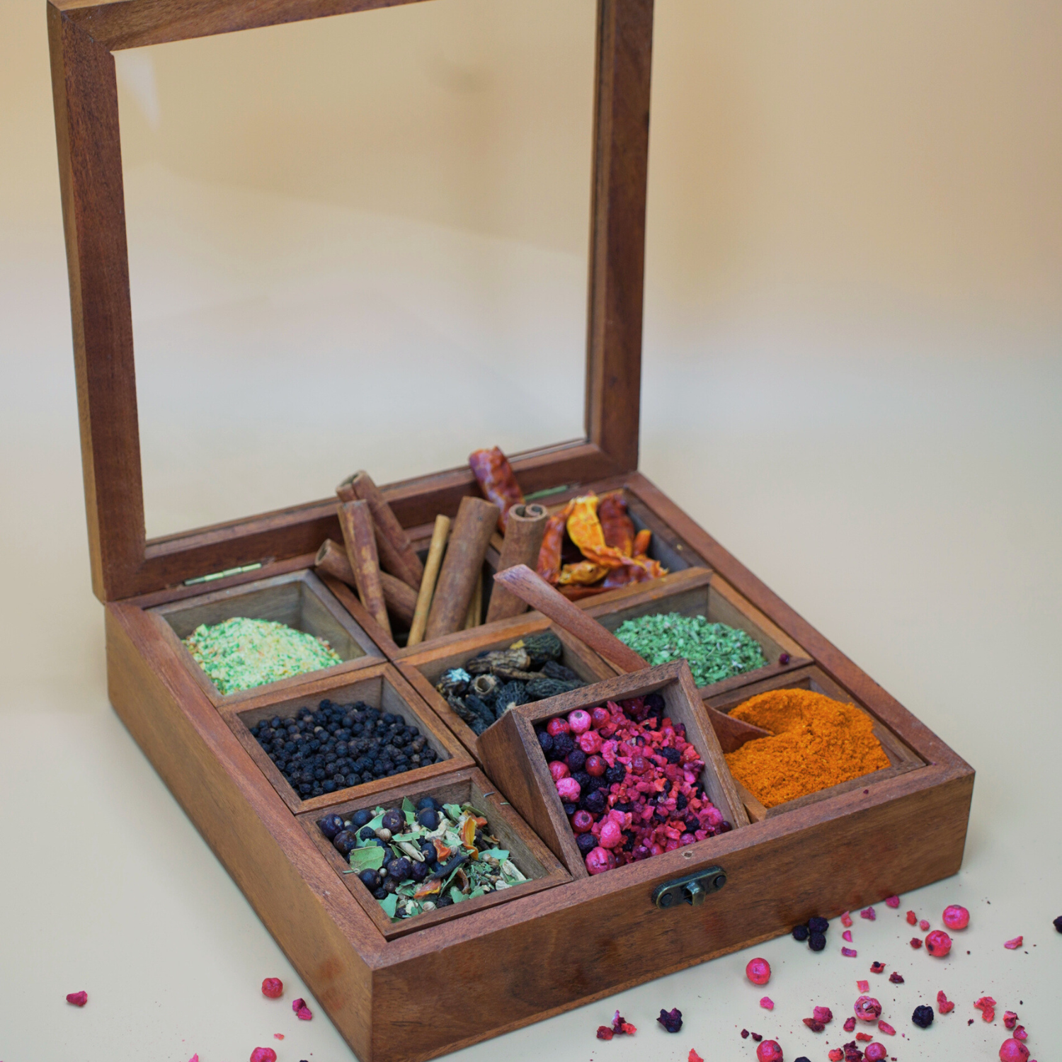 Gewürzbox aus Holz 9 Fächer – Dekorativ mit Glasdeckel und Löffel, Ide – CALLEkocht Shop