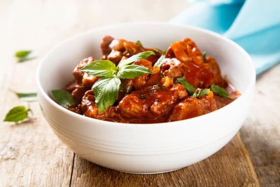 Saftiges Gulasch vom Wild zubereiten und schmoren – Wildragout Omas Rezept