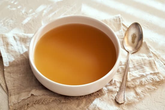 Gute Brühe selber klären – Küchentipp und Rezept für eine Consomme/Kraftbrühe