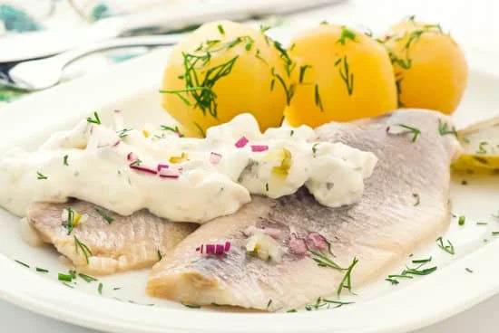 Neue holländische Matjes nach Hausfrauenart – Apfel-Sahnesoße – Rezept