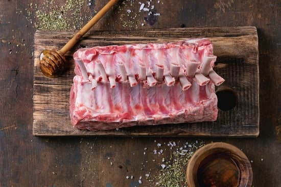 Beste Art Lammrücken zu braten – Lammkarree unter Kräuterkruste – Rezept