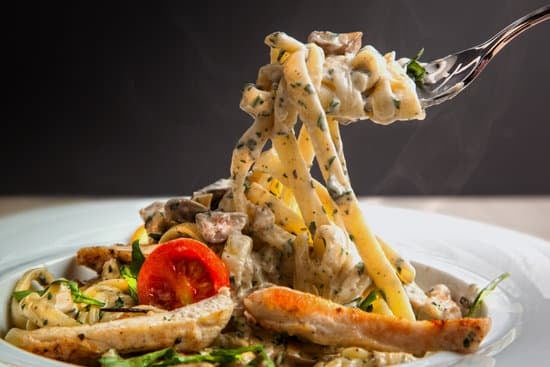Einfaches Pasta Tagliatelle Rezept ohne Maschine – Nudeln selber machen