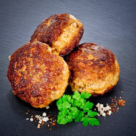 Beste Frikadellen einfach selber machen und saftig braten – Rezept