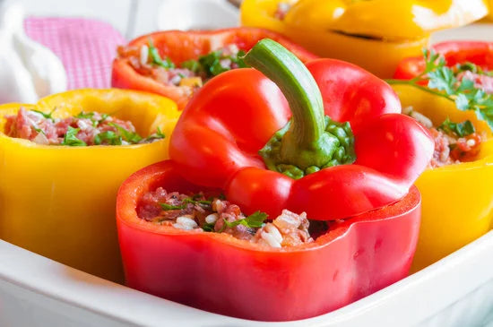 Gefüllte Paprika mit Hackfleisch & einfachste Tomatensoße – Omas Rezept