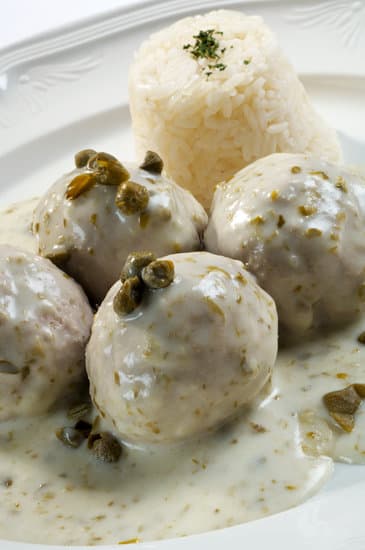Königsberger Klopse: Richtig kochen mit feiner Kapernsoße – Omas Rezept