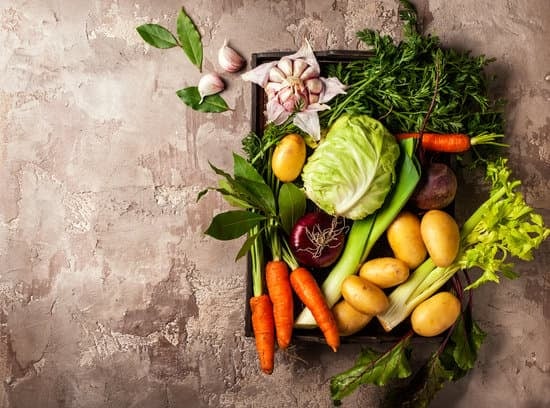 Gemüsebrühe selber machen – ein Rezept mit mediterranen Aromen