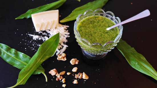Bärlauch haltbar machen – Bärlauchpesto, Bärlauchbutter und Bärlauchöl