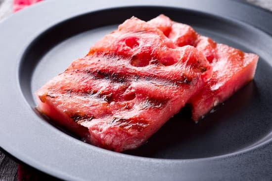 Gegrillte Wassermelone mit Lachs auf dem Grill zubereiten – BBQ Rezept mal anders