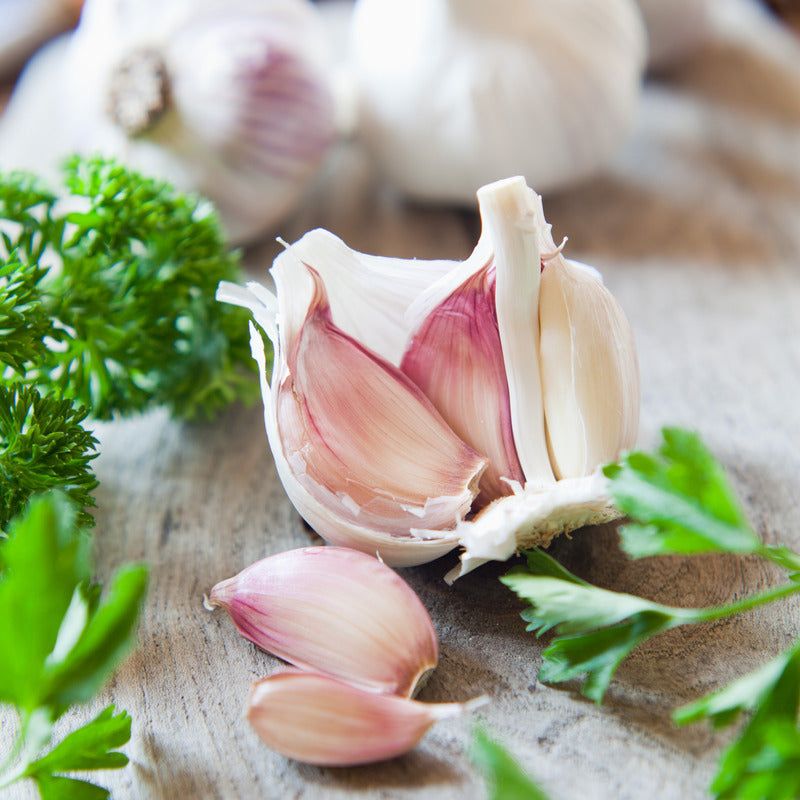 Knoblauch richtig schneiden, hacken und reiben – Rezept und Tipps