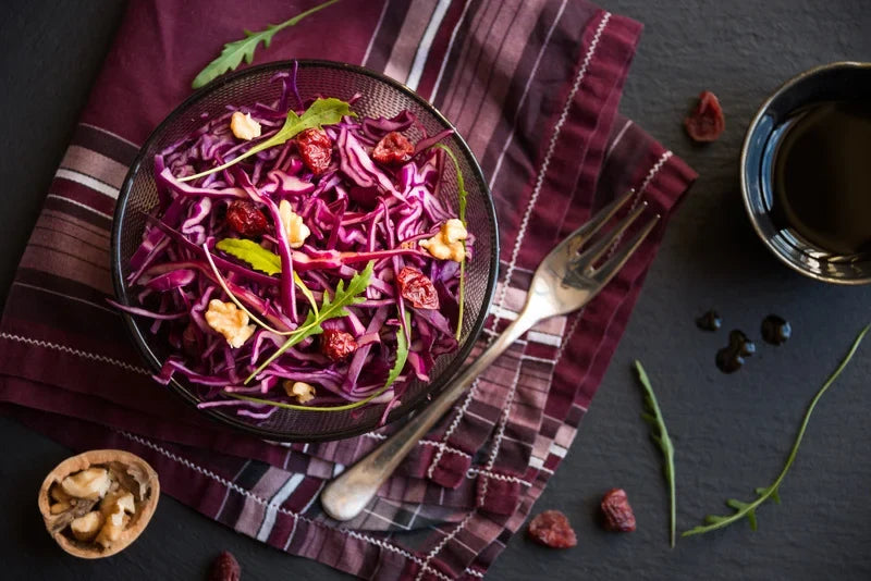 Rotkohlsalat mit Apfel einfach selber machen – gut und günstig