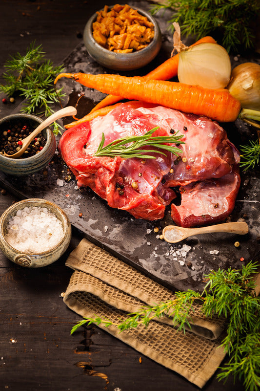 Zarter Rehbraten aus der Keule schmoren und eine Wildsoße zubereiten – Rezept