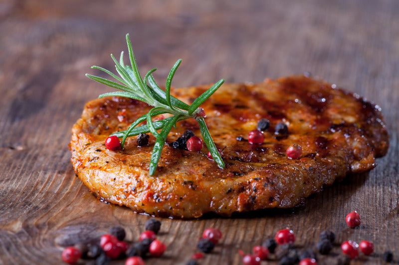Schweinesteak: Zart & saftig aus der Schulter in der Pfanne gebraten