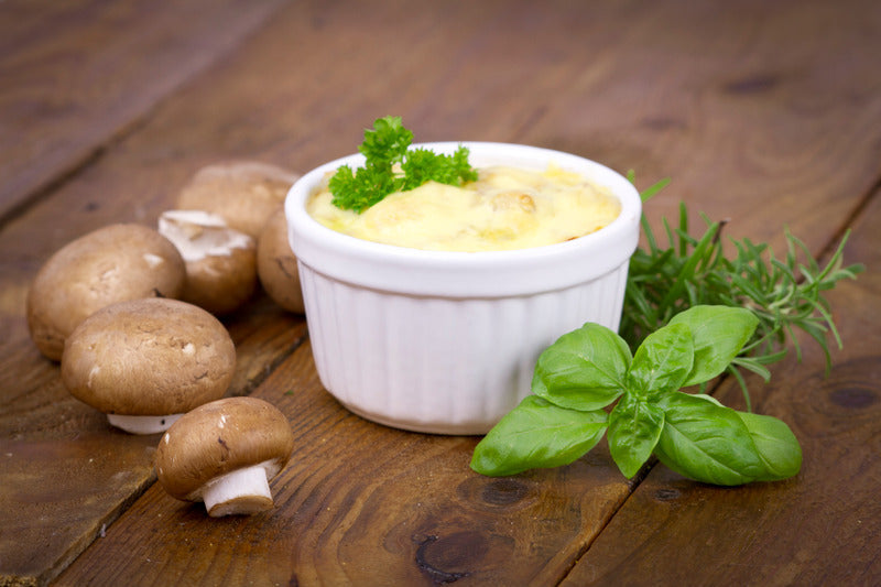 Ragout fin oder Würzfleisch mit Käse überbacken. Klassiker neu entdeckt. Rezept