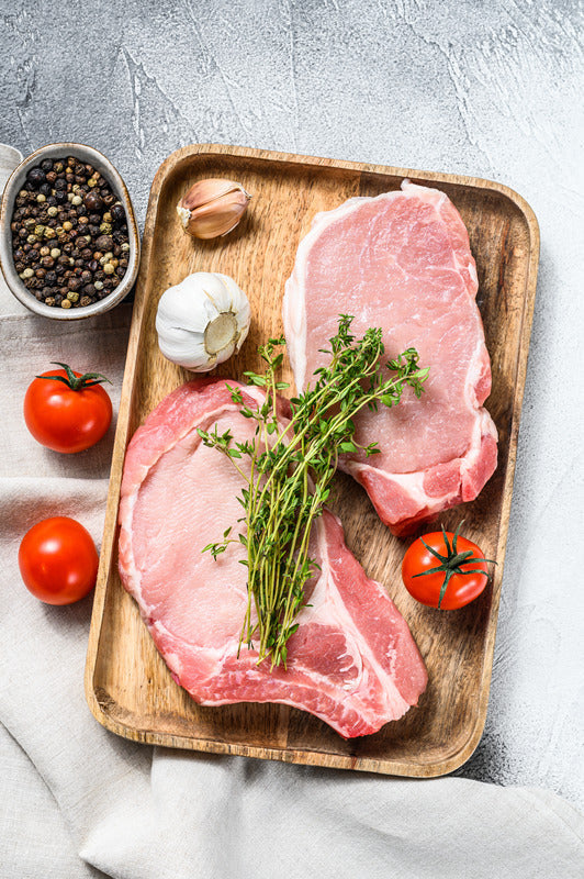 Kotelett panieren und knusprig in der Pfanne braten. So geht's Richtig