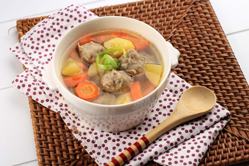 Lecker EINTOPF mit Karotten, Kartoffeln und Fleischklößchen. Perfekt für den Frühling
