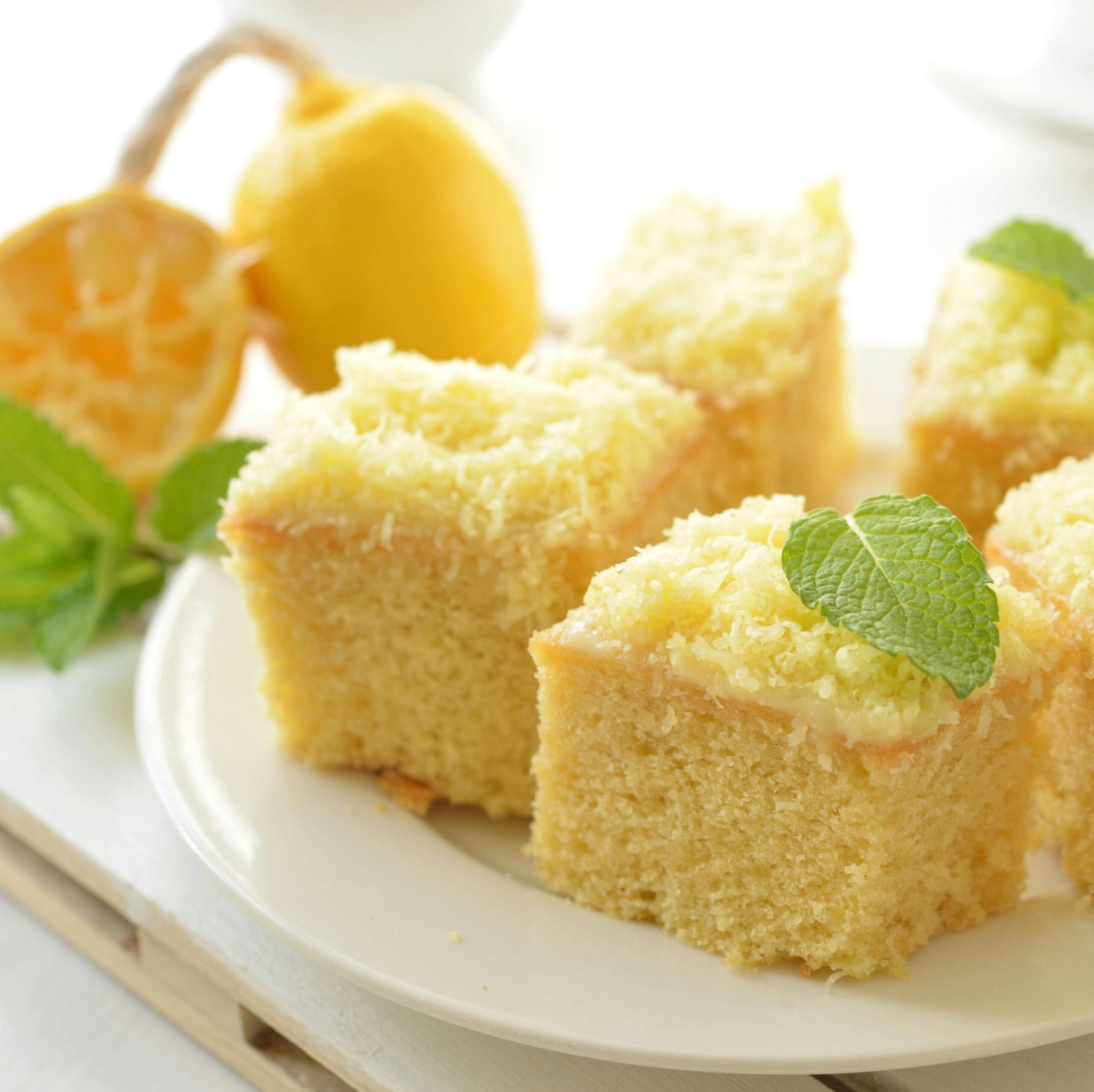 Zitronen-Blechkuchen: Sonniger Genuss vom Blech nach Omas Art!