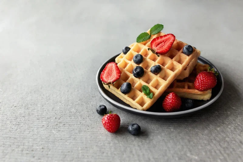 So machst du die leckersten Waffeln mit Beeren! Omas Rezept.