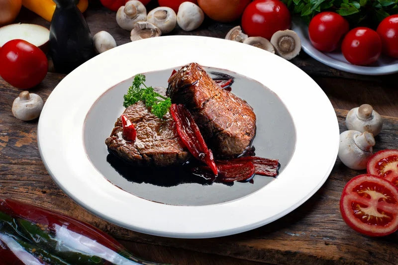 Diese dunkle Soße macht jedes Essen zum Highlight! Rezept Rotwein-Jus.