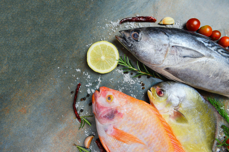Gedünsteter frischer Fisch in Kräutersoße – Probier es mal aus!