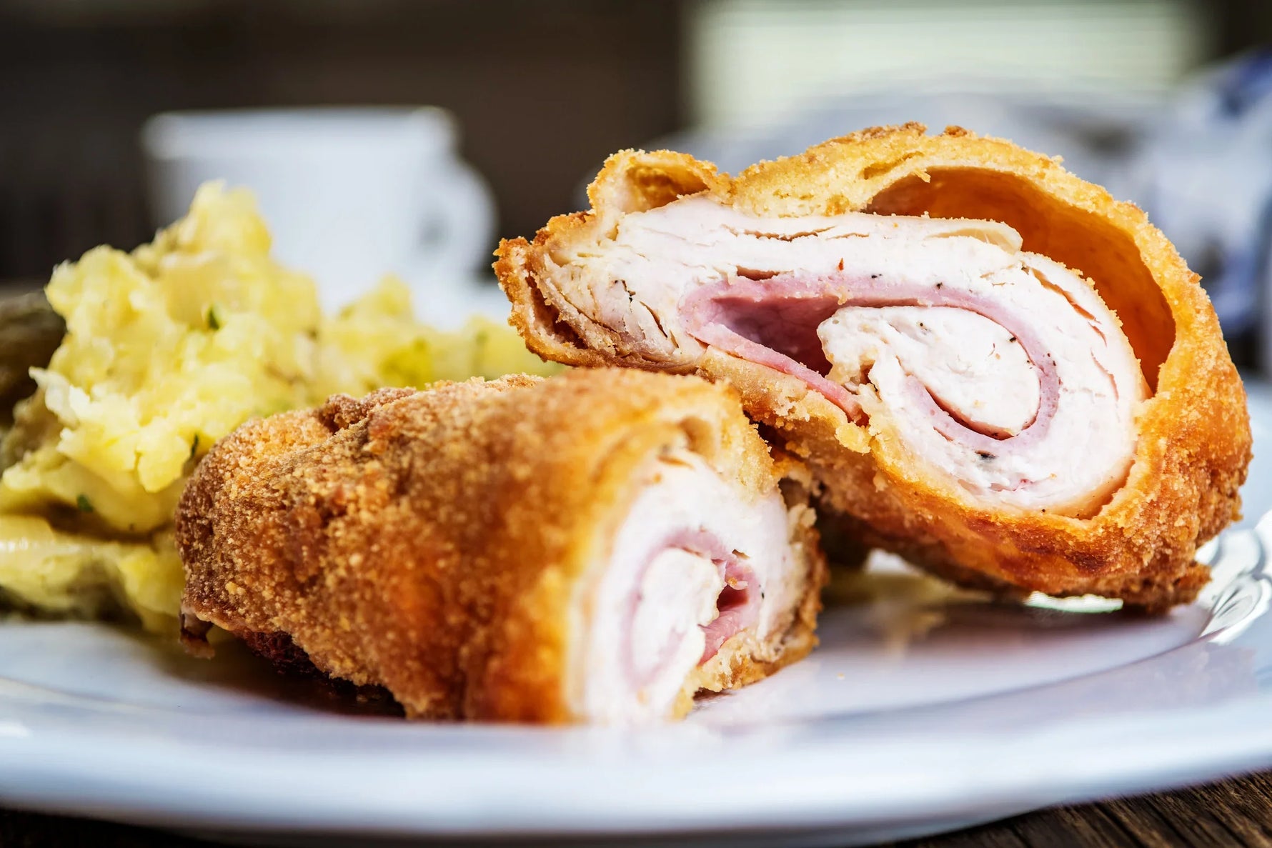 Knuspriges und gefülltes Schnitzel: Bäuerliches Cordon Bleu mit WOW -Effekt.