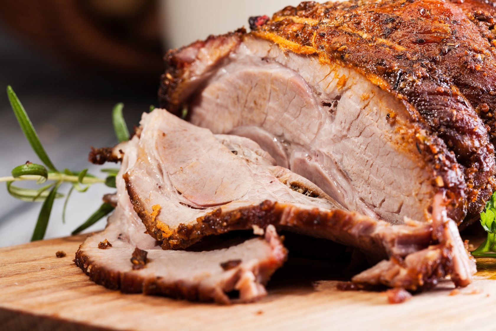 Krustenbraten vom Schweinebauch. Günstig, einfach und lecker.