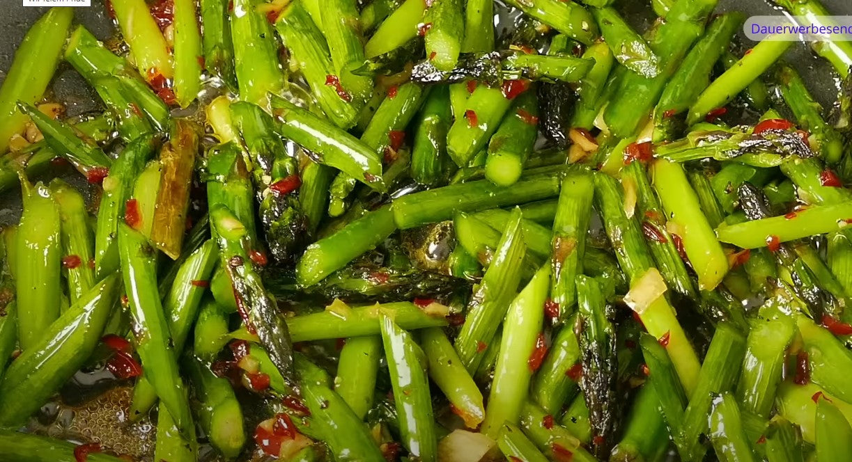 Grüner Spargel als Salat