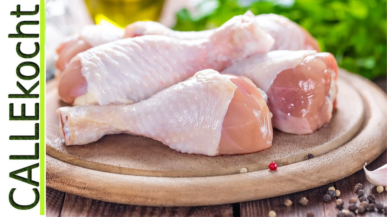 Knusprige Hähnchenschenkel auf Gemüsereis