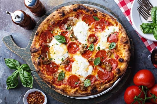Pizza selber machen! Inkl. Teig und Pizzasoße. Wie aus dem Steinofen!