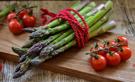 Grüner Spargel schnell in der Pfanne braten – 4 Zutaten und fertig