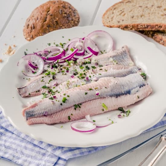 Neue holländische Matjes auf Brot – einfach und lecker