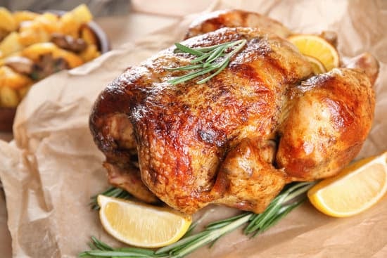 Zitronenhuhn knusprig aus dem Backofen mit lecker Kartoffeln