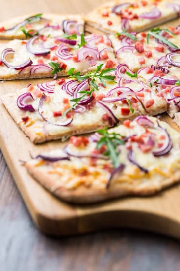 Original Flammkuchen Rezept aus dem Elsass – schnell und lecker