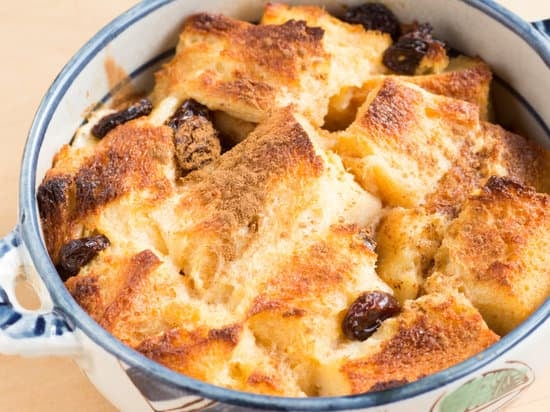 Ofenschlupfer oder Brotpudding mit Vanillesoße selber machen – Rezept