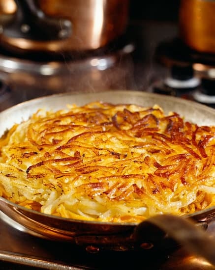 Berner Rösti lecker mit Speck gebraten – einfaches Rezept von Oma