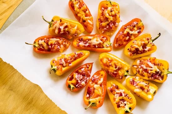 Mini-Paprika mit Feta zum BBQ oder als Tapas Gericht