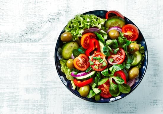 Bunter Sommersalat mit 3 versch. Soßen – die Rezepte