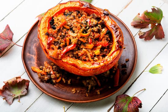 Gefüllter Kürbis auf Tomatensoße – Omas bestes Rezept