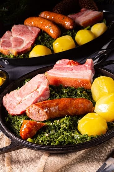 Grünkohl mit Kassler, Kohlwurst und Bauch zubereiten – Omas Rezept