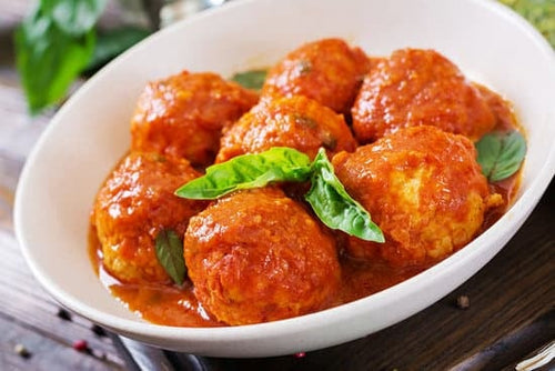 Gebratene Hackbällchen in leckerer Tomatensoße selber machen