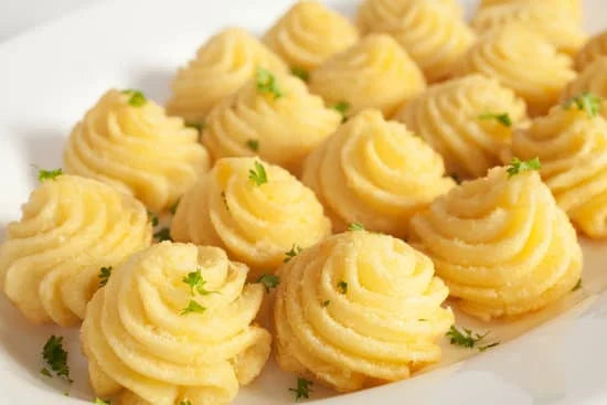 Goldgelbe Herzoginkartoffeln selber machen und aufspitzen – Rezept