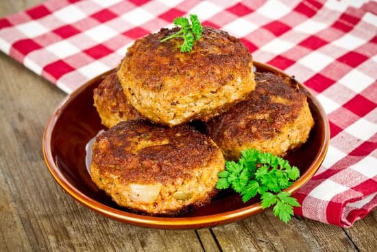 Saftige Frikadellen selber machen und braten – Omas Rezept