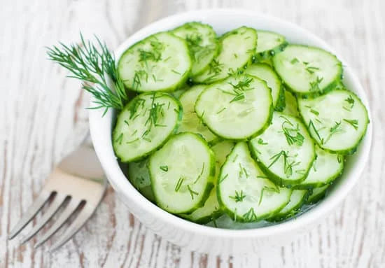 Besten Gurkensalat mit Dill selber machen – Omas schnelles Rezept