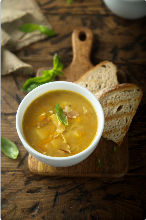 Deftige Erbsensuppe mit frischem Gemüse selber kochen – Omas Rezept