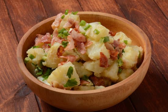 Deftiger Kartoffelsalat mit Speck selber machen – Rezept