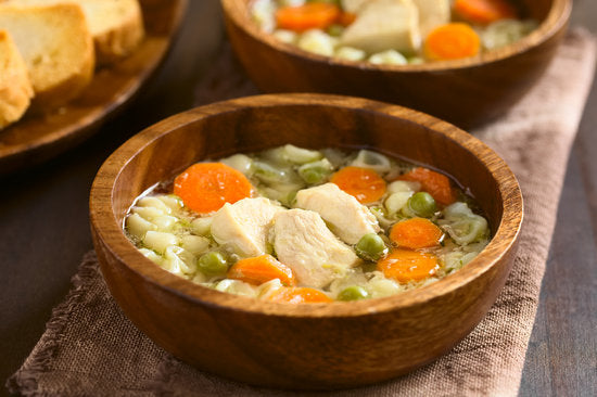 Hühnersuppe selber kochen – das Rezept gegen Erkältungen selber machen