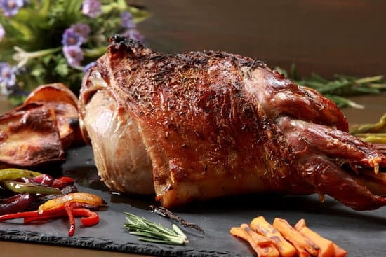 Geschmorte ganze Rehkeule im Ofen zubereiten – Rezept