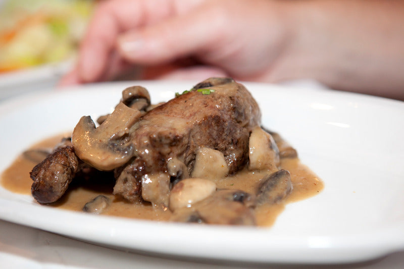 Leckere Jägersoße kochen – Rezept für Champignonsauce zum Schnitzel