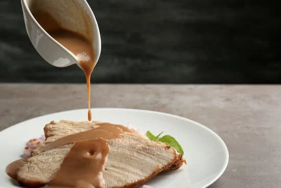Bratensoße mit Bier und Honig zubereiten – Rezept