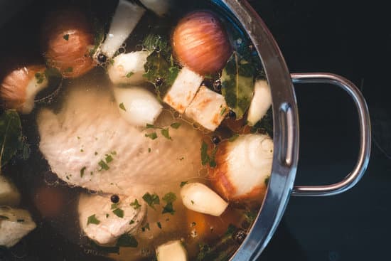 Gute Hühnerbrühe selber machen – Omas Rezept für beste Hühnersuppe