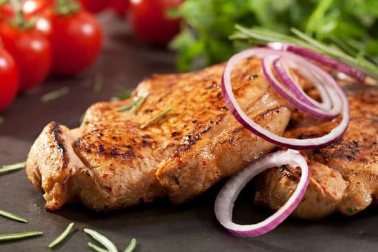 Schweinerückensteak vom Grill – Lecker mit Knoblauch und BBQ-Sauce – Rezept und Video